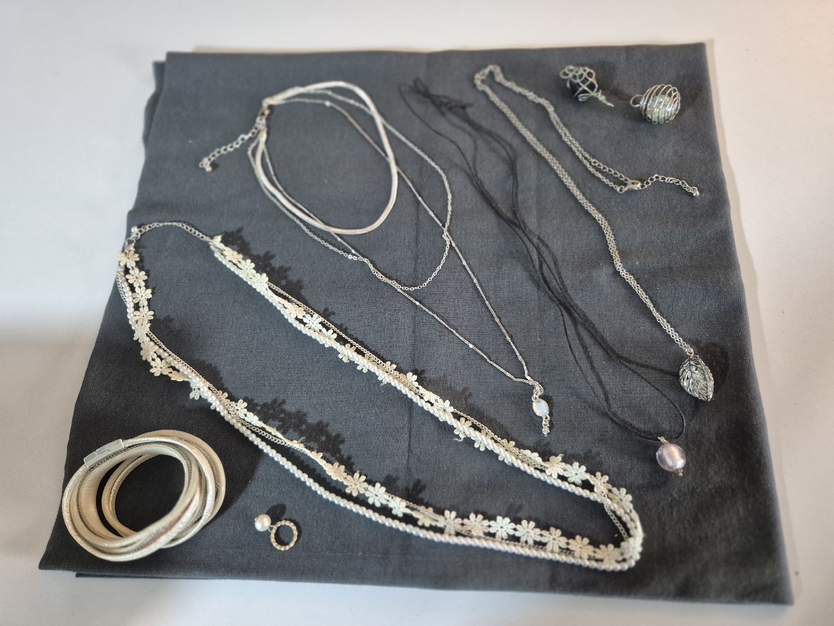 Altri gioielli: Schmuckpaket Modeschmuck Steine – Usato da Wynigen venduto da La_Talpa