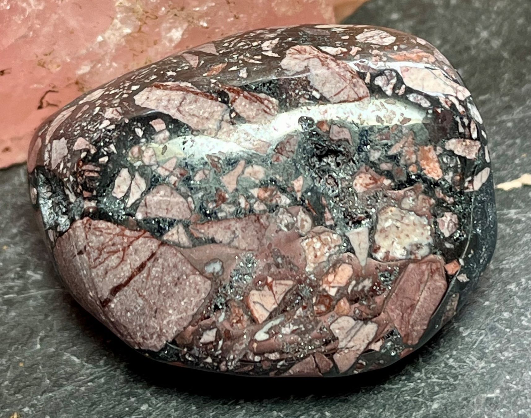 Mineralien & Heilsteine: Hämatit in Brekzie, Thann Elsass – Neu (gemäss Beschreibung) aus Diegten von hamofi57 2
