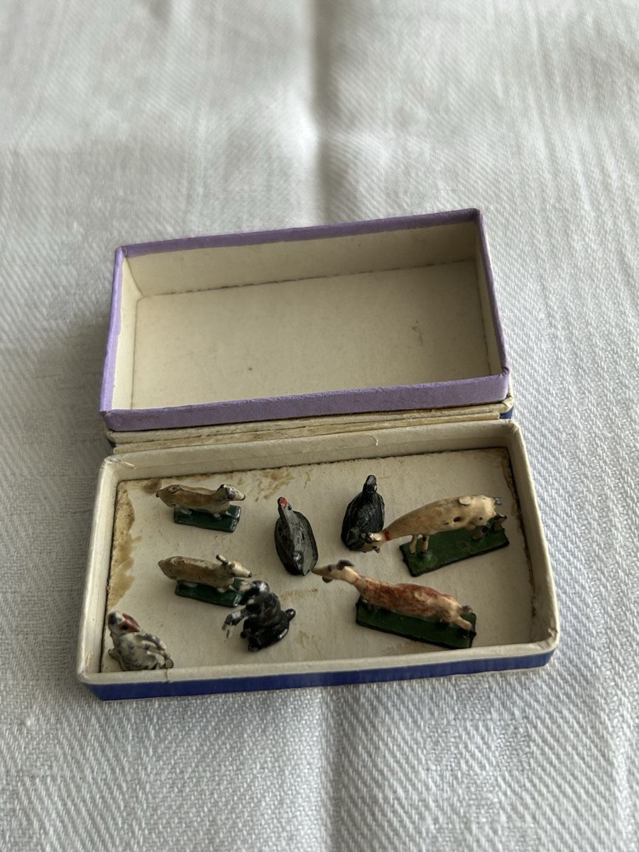Giocattoli: 8 Antike Miniatur Tierli – Usato da Zumikon venduto da tuna007