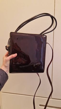 Handtasche Lack bordeaux Stuart Weitzman