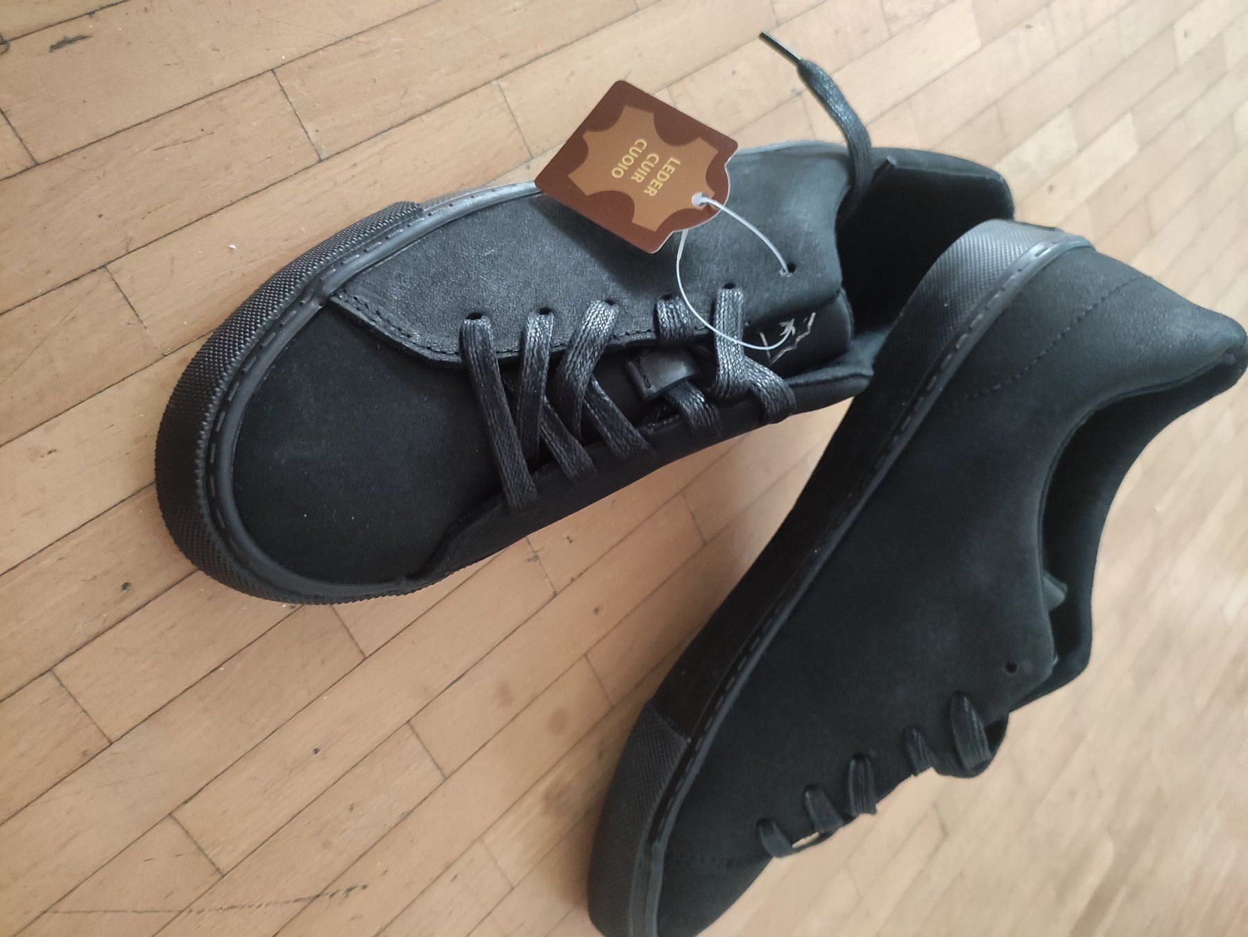 Scarpe da uomo: Neu Sneakers gr 38 echtes leder – Nuovo e nell'imballaggio originale da Dagmersellen venduto da L.Ga.