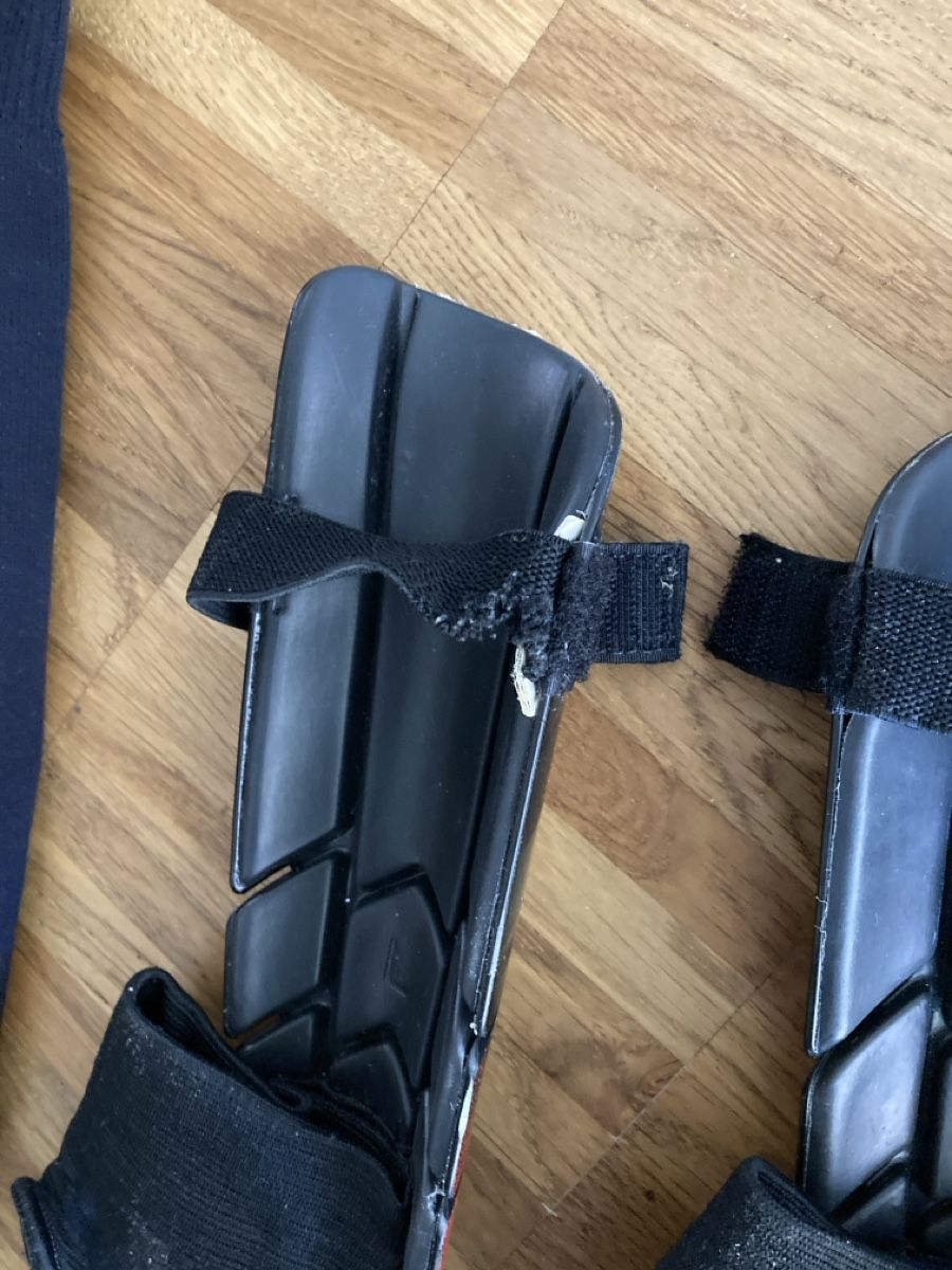 Nike Schutz & Schoner: Schienbeinschoner Stulpen Kinder – Gebraucht aus Männedorf von Larimar4 5