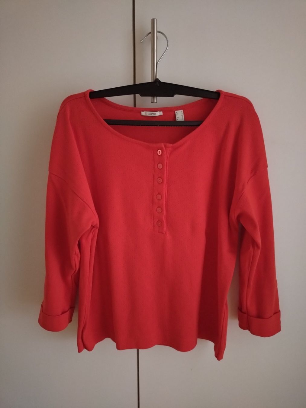 Esprit Pullover & Sweatshirts: Rotes Shirt – Gebraucht aus Kilchberg ZH von chr_g5kn
