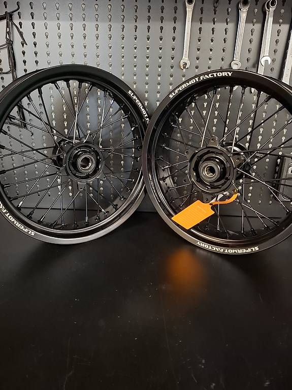 Cerchioni: Jantes supermotard custom – Usato da Cournillens venduto da MotoRepaire
