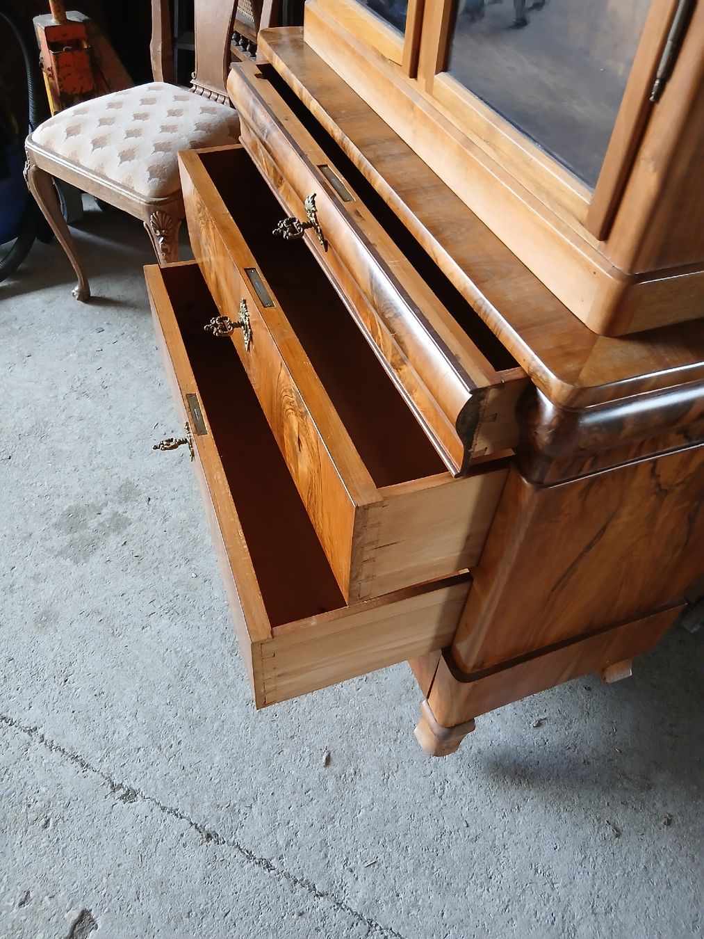 Credenze: MEUBLE L.PHILIPPE EN NOYER – Usato da Neuchatel venduto da NNeuchatel 7