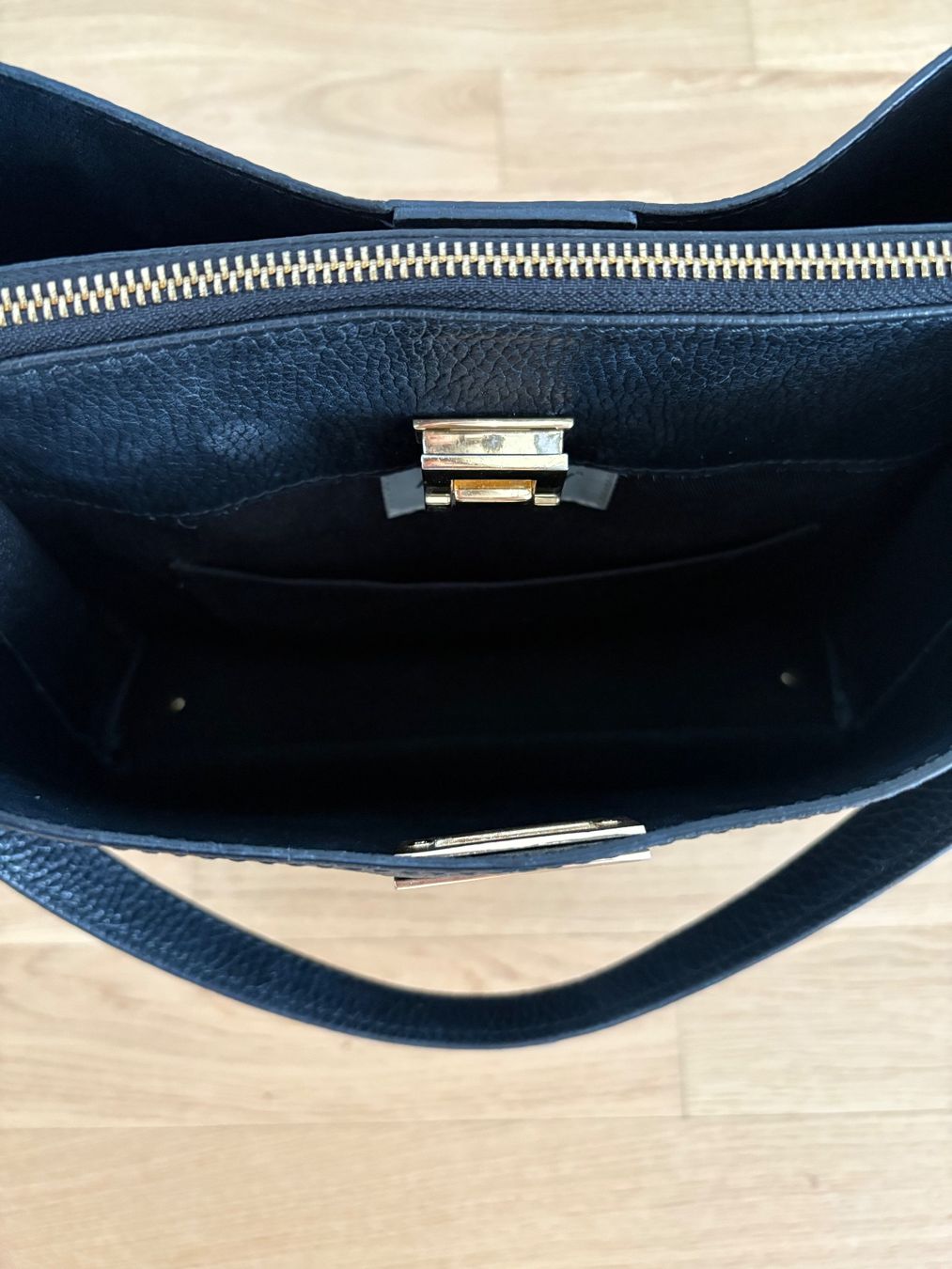 Borse da donna: Schwarze Apatchy London Ledertasche – Usato da Dübendorf venduto da SophieNadine1 6