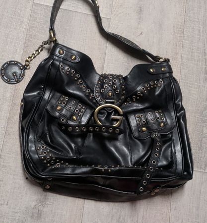 Schwarze Guess Handtasche mit Nieten
