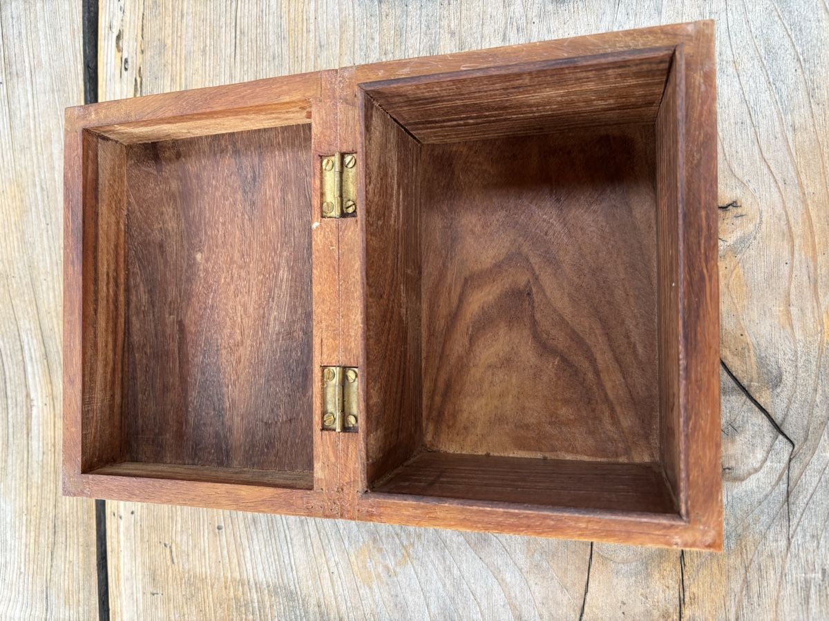 Cassapanche: Holzschatulle mit Messing-Intarsien – Usato da Würenlos venduto da Ashley24 4