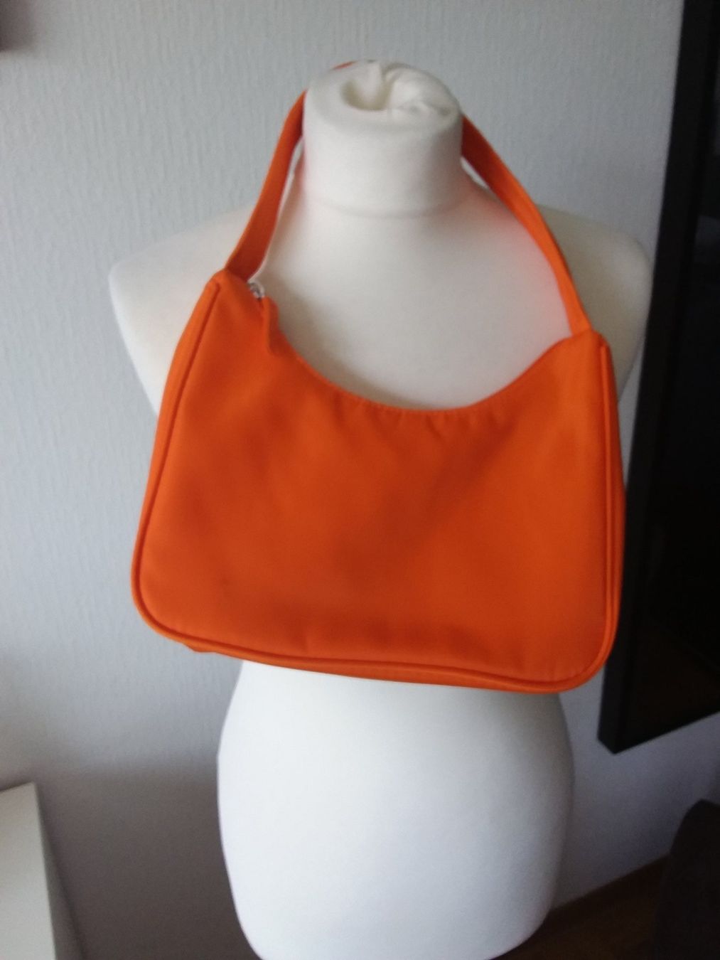 Monki Taschen für Damen: Petit sac orange Monki – Neu und originalverpackt aus Chêne-Bourg von Fio994