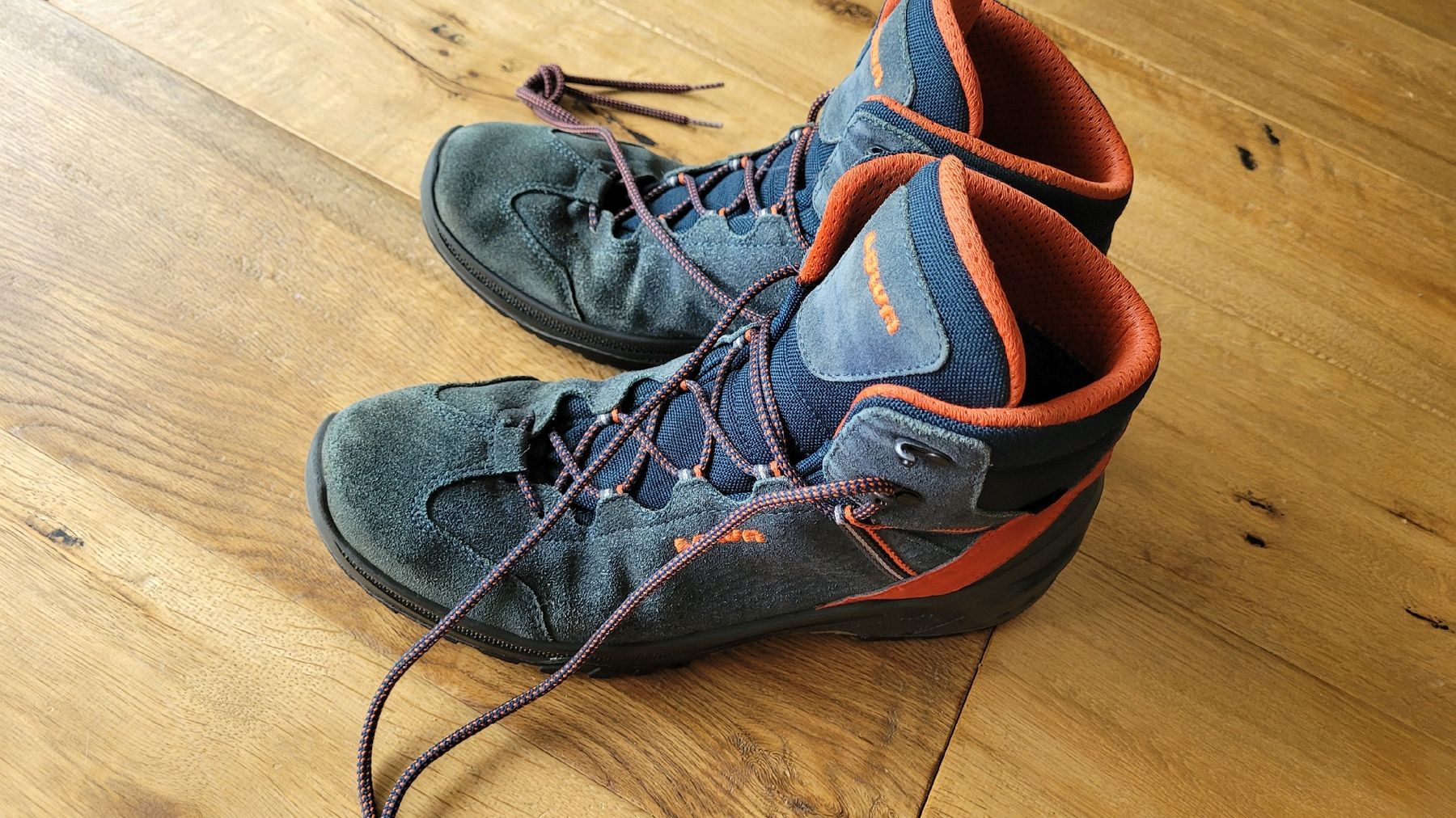 Lowa Scarpe da uomo: Lowa Wanderschuhe Gr. 42 GTX, Junior – Usato da Brunnen venduto da berggeiss76