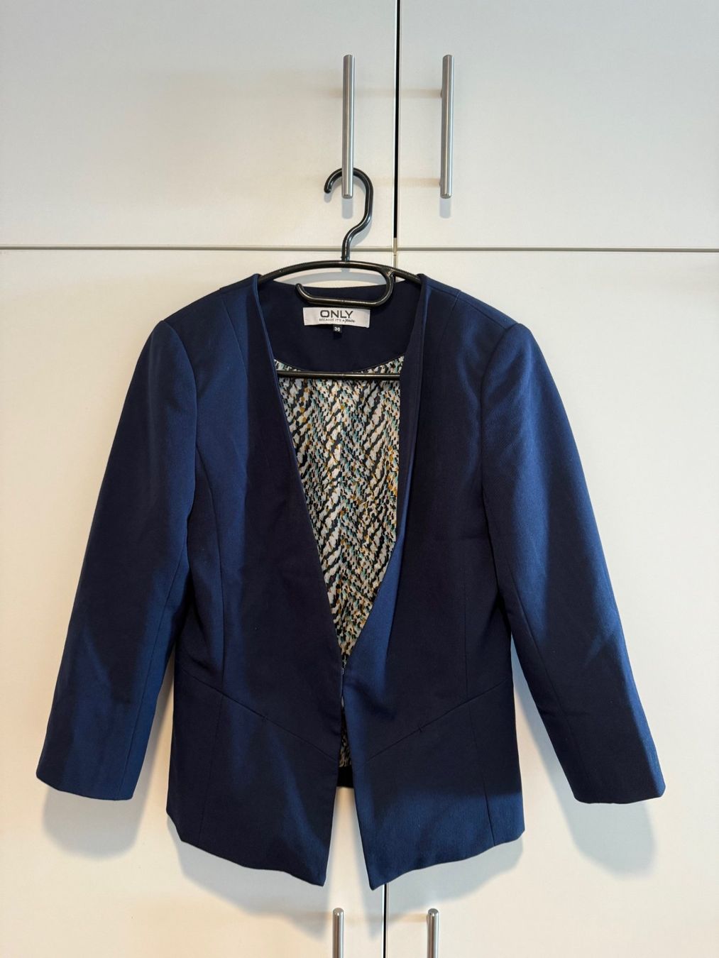 Only Jacken: Kurzer Blauer Blazer Marke ONLY💙🖤💙 – Gebraucht aus Zürich von Sommersun1