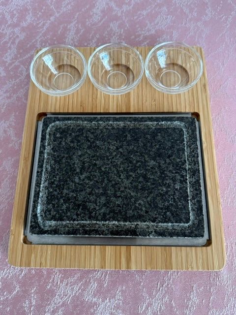 Küchengeräte: Heisser Stein-Set, Bambusbrett 30 x 25 cm – Gebraucht aus Lostorf von Nick1258 1