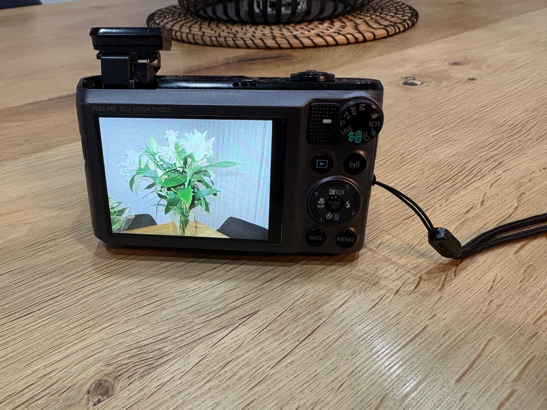 Canon Fotocamera: Canon Powershot SX720 HS  Kompaktkamera – Usato da Lausen venduto da sen_jm7c 6