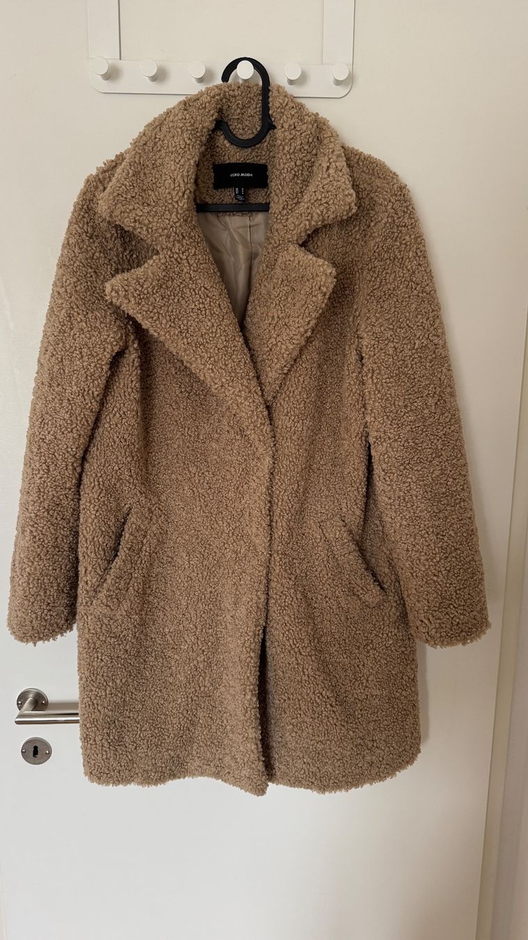 Vero Moda Mäntel: Wintermantel Teddyfell von Vero Moda, Gr. M – Gebraucht aus Luzern von Ecila007
