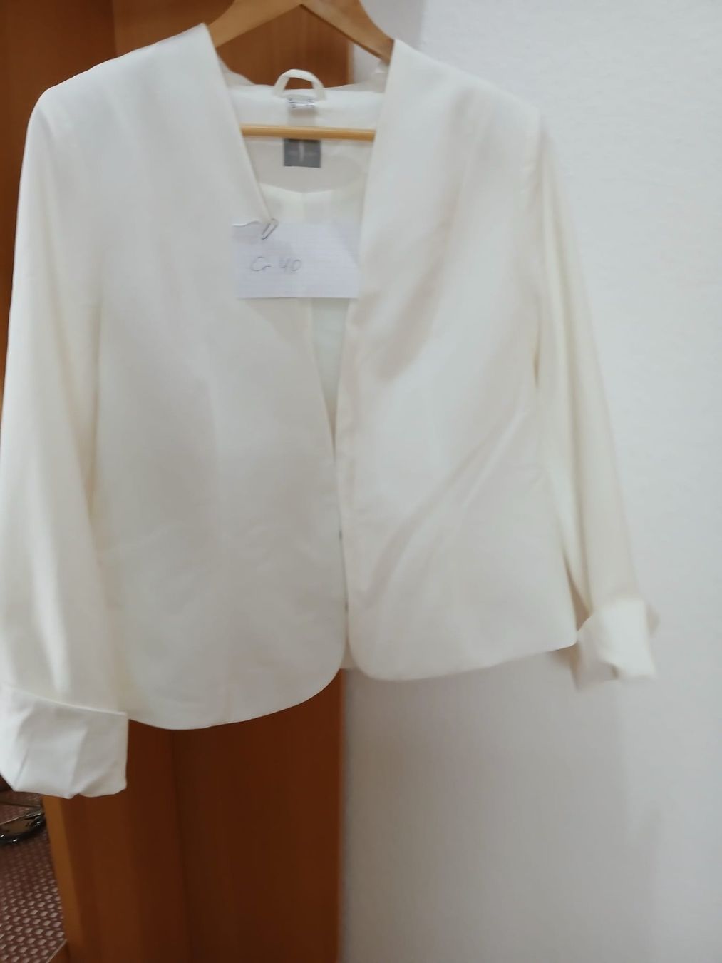 Giacche: Top erhaltener Blazer, Gr 40 – Usato da Zug venduto da vik_8fdf