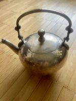 Herzige, versilberte Vintage Teekanne