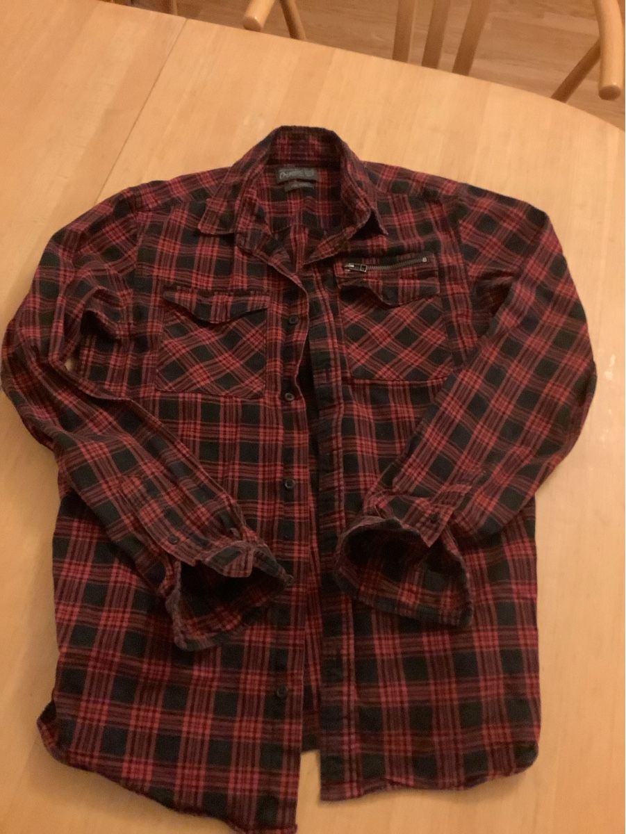 Chemises, T-shirts & Polos: Hemd Jack & Jones Gr. S – D'occasion à Saas-Balen par kircin