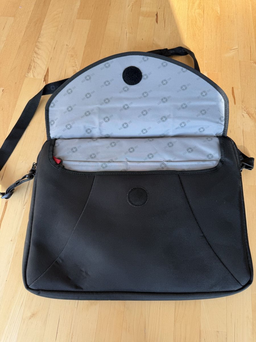 Wenger Borse: New Wenger Laptop Bag Black with Shoulder Strap – Nuovo (secondo la descrizione) da Zürich venduto da aus_r2dq 1