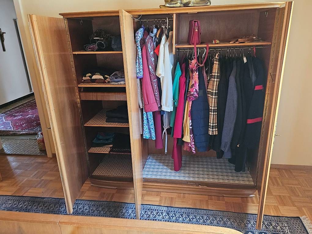 Armadi: Armoire en bois massif – Usato da Echarlens venduto da biker333 1