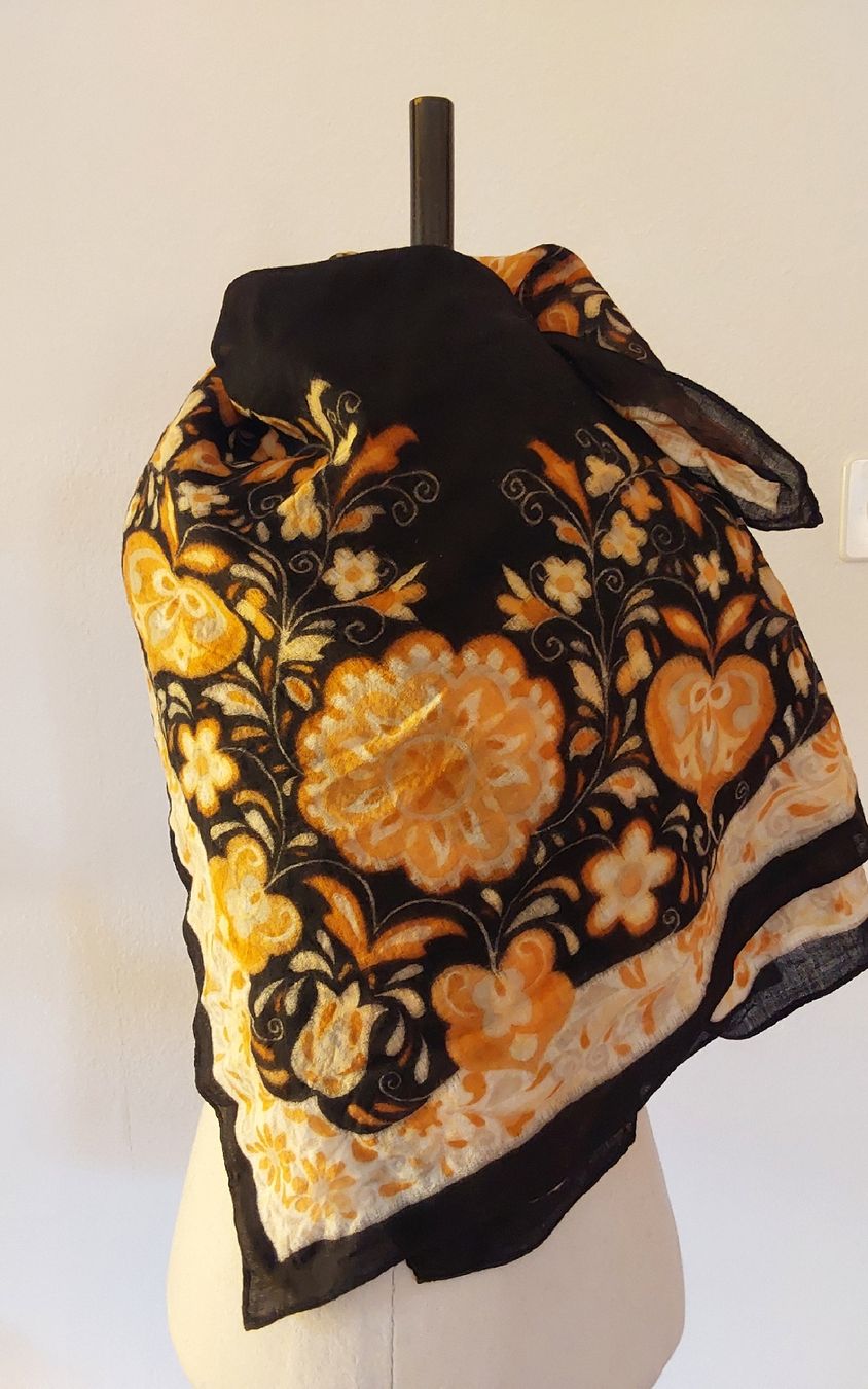 Foulard & Sciarpe: Schal Wolle quadratisch – Nuovo (secondo la descrizione) da Köniz venduto da scopello12