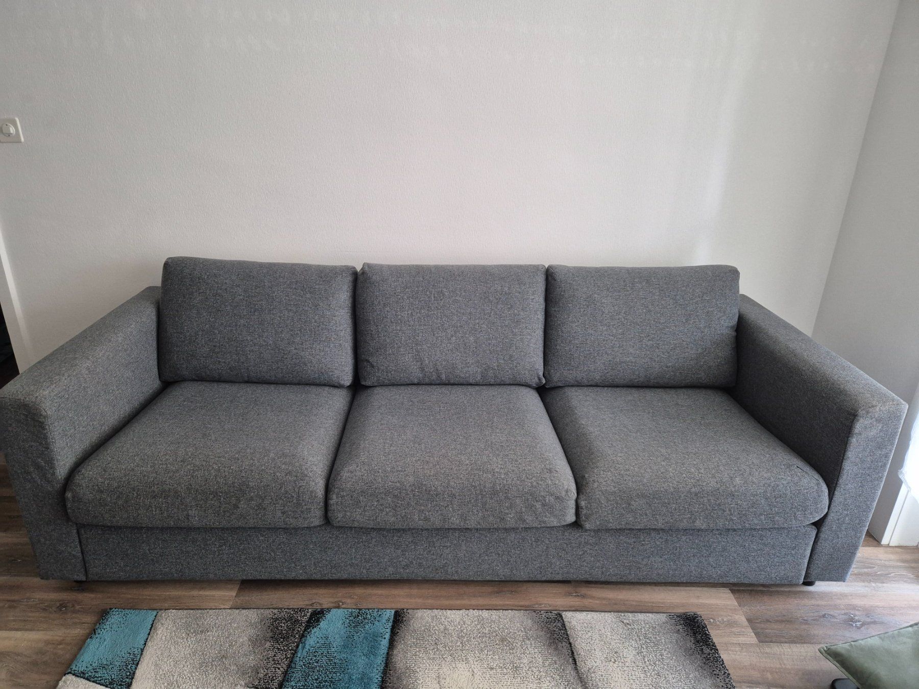 Ikea Divani: Canapé gris confortable 3 places – Usato da Epalinges venduto da Kkororo