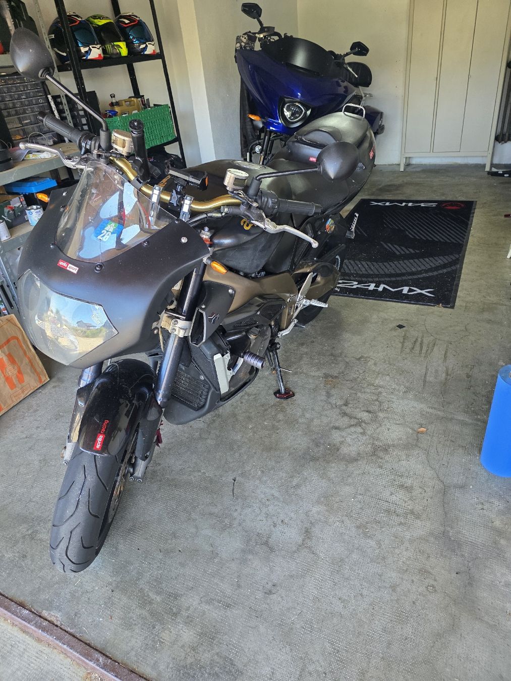 Aprilia Strada: aprilia tuono 1000 – Usato da Lausanne venduto da nic_trx2 1