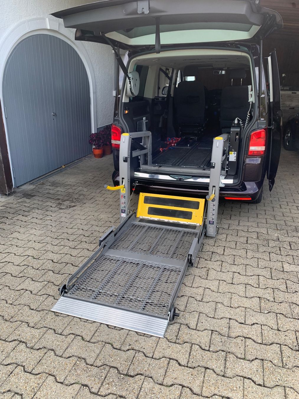 VW Veicoli commerciali: Minibus VW T5 Multi.D 4M. BMT 4x4 – Usato da Bassecourt venduto da R.Tinguely 1