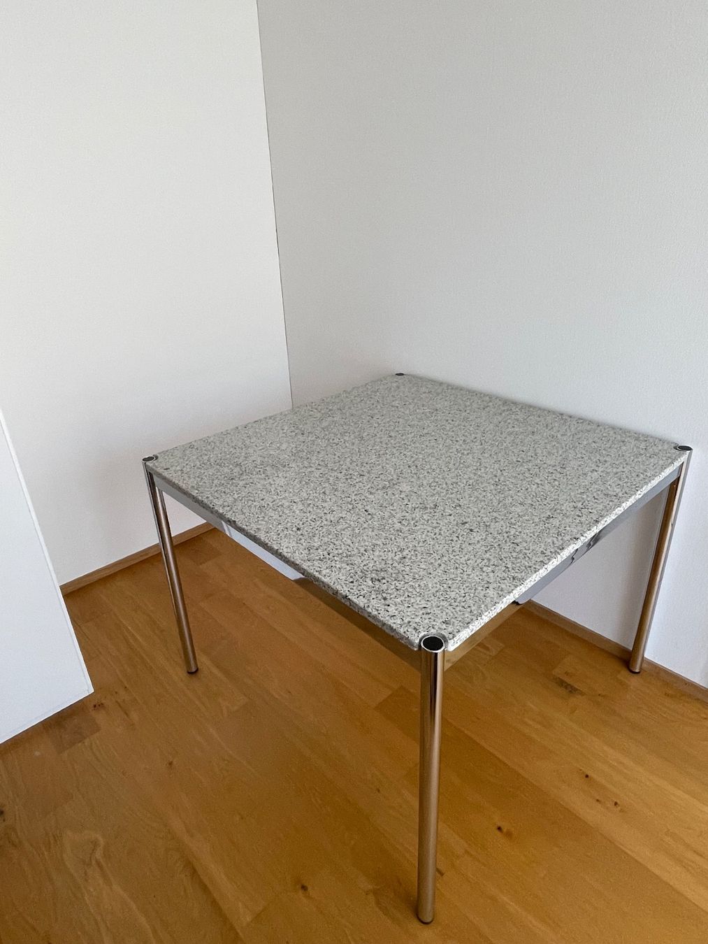 USM Tavoli: USM Haller Granittisch 100x100x74cm – Usato da Lufingen venduto da Mark7777 9