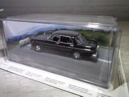 Altaya 1:43 Toyota Crown Diorama James Bond 007