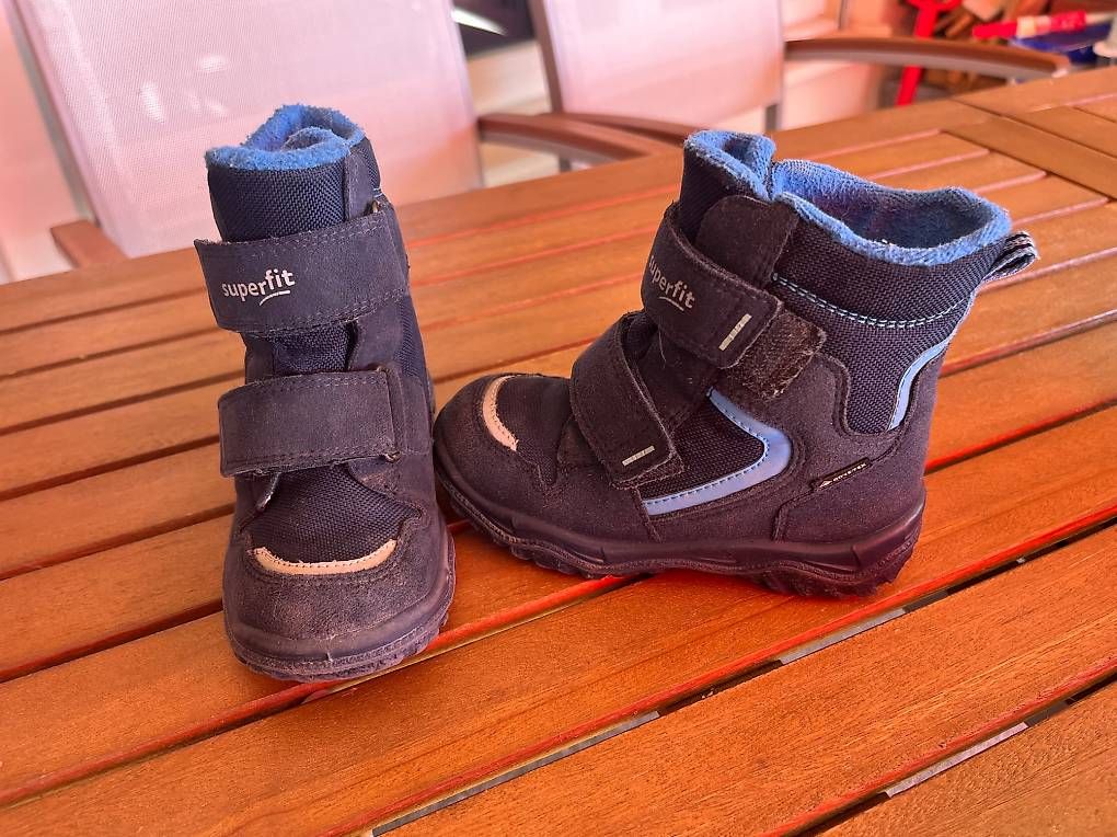 Scarpe per ragazzi: 4 Winterschuhe + 2 Crocs, Grösse 23/24 – Usato da Zollikon venduto da cad_pnn2 4