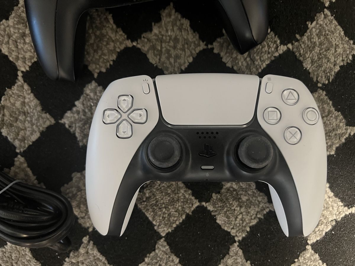 Sony Konsolen: PlayStation 5 . PS5 – Gebraucht aus Zürich von admiraal7 4