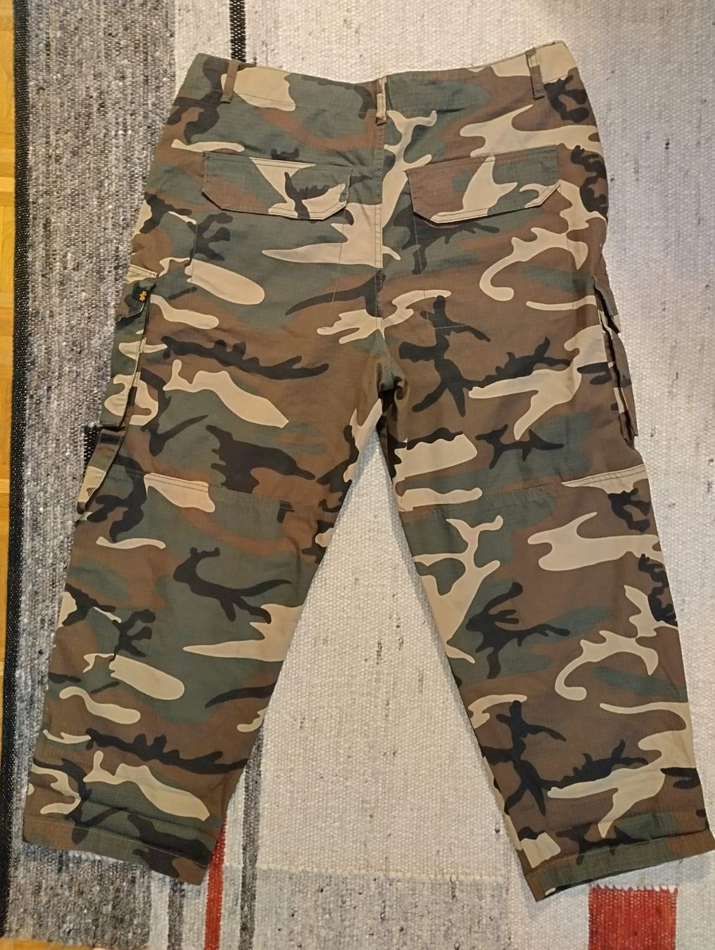Alpha Industries Pantaloni: Alpha Industries Cargohose -Camo. Gr.40 - 100% Baumwolle – Usato da Dornach venduto da Taxi12 5