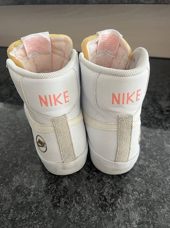Damenschuhe: Nike Schuhe weiss in Gr. 36.5 – Gebraucht aus Rorschacherberg von Santos1223 1