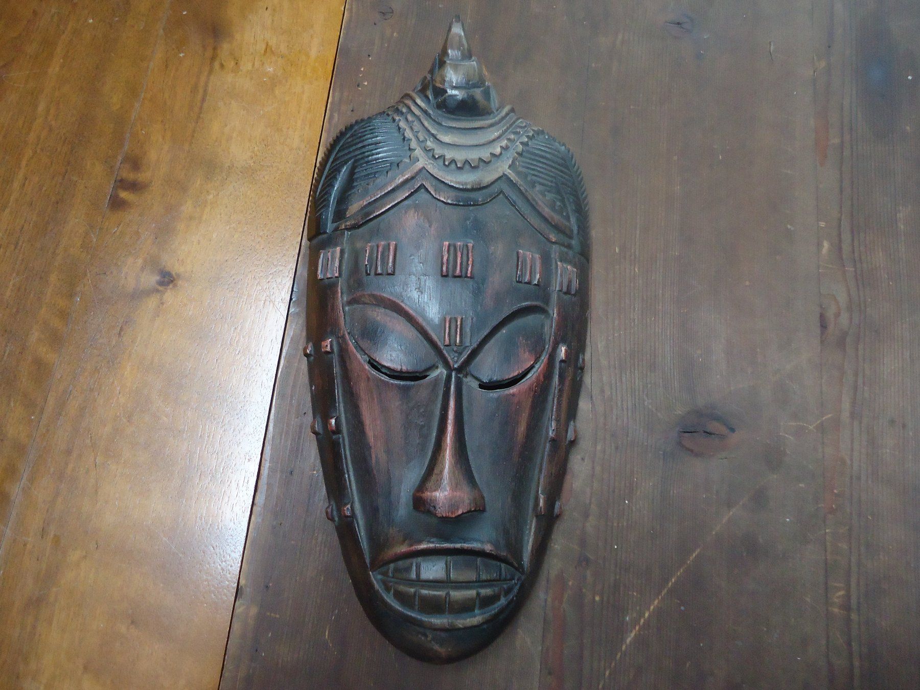 Internationale Kunst: Masques africains décoratifs en bois (2 pièces) – Gebraucht aus Vessy von mafabe 1