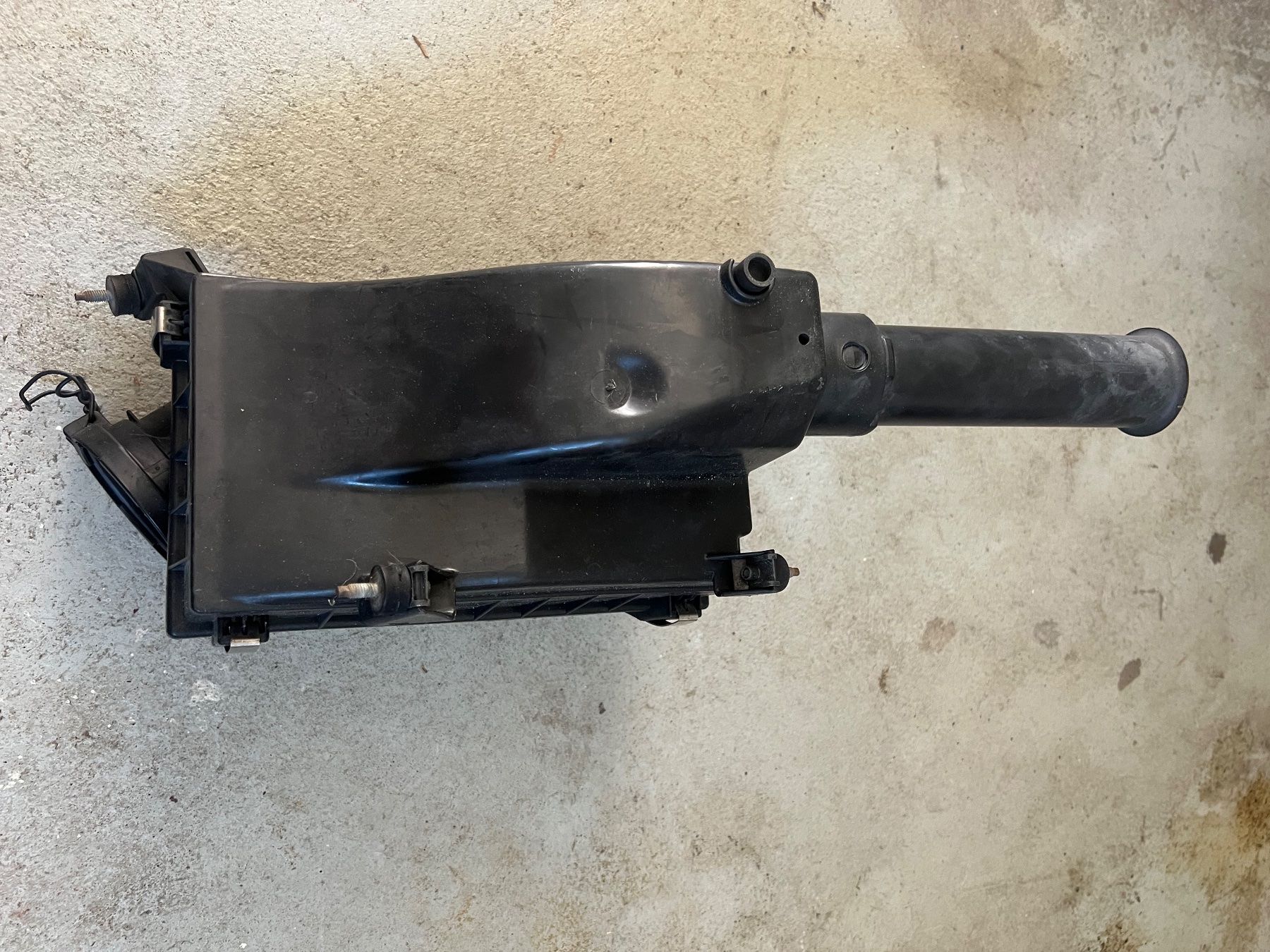 Saab Tutti pezzi di ricambio auto: Saab 93 YS3D Luftfilterkasten 96kW/131PS – Usato da Kaisten venduto da Zef13 1