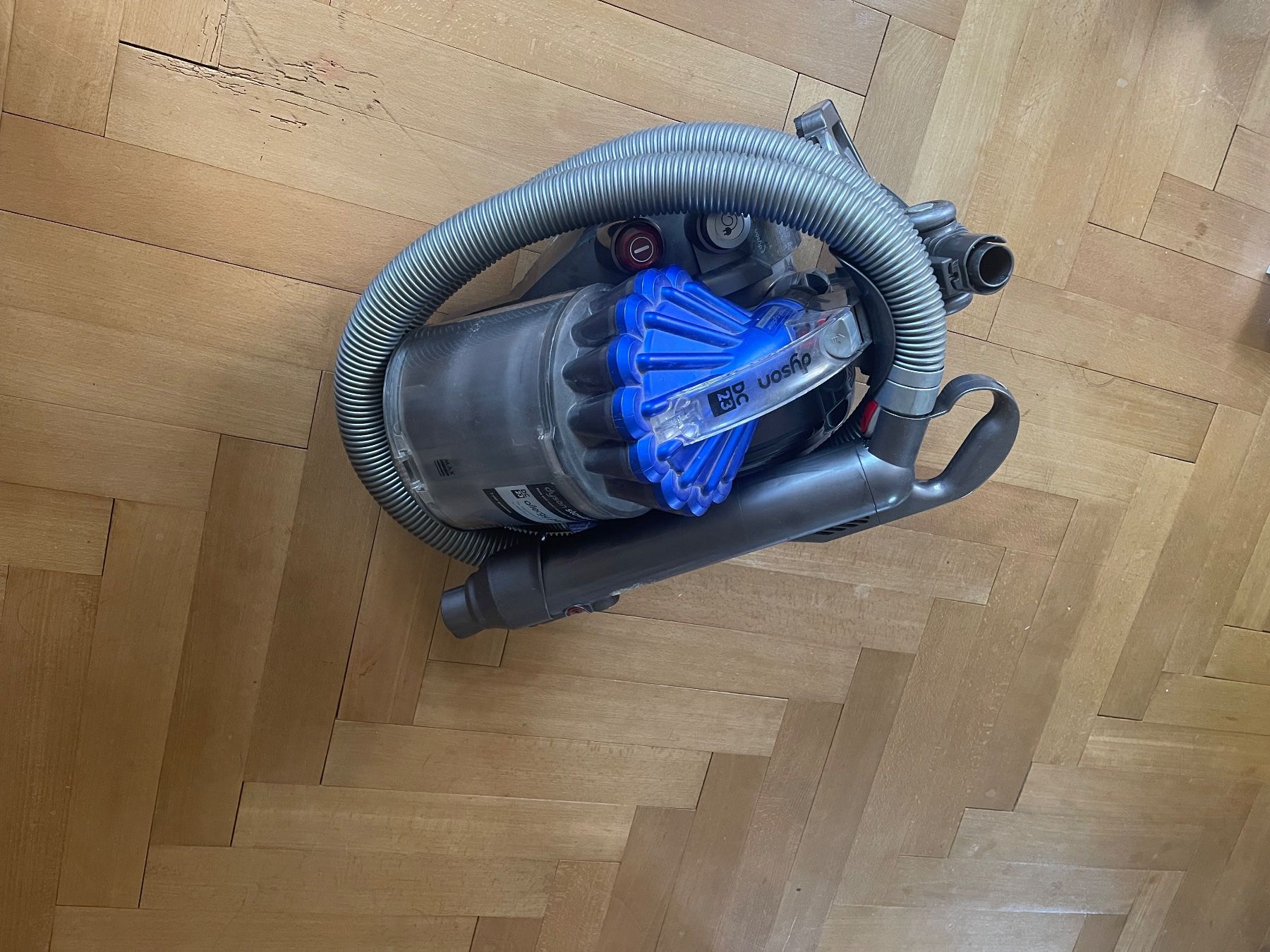 Dyson Aspirapolveri & Accessori: Dyson DC23 – Usato da Niederönz venduto da lauren0216