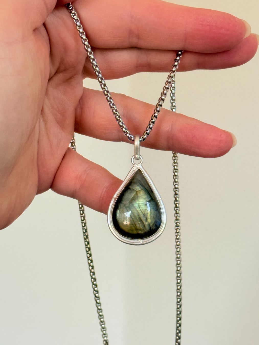Catenine: Pendentif Labradorite  - Élégant & Unique – Nuovo e nell'imballaggio originale da Genève venduto da AWWA 1