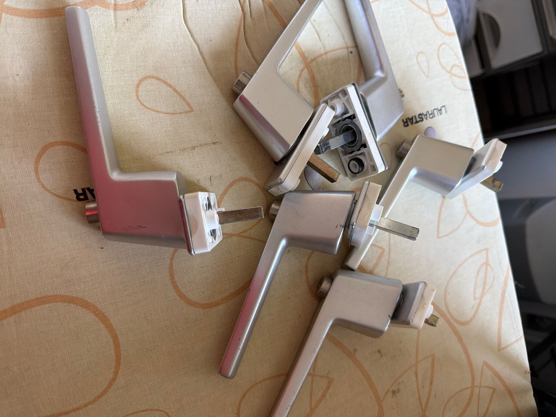Finestre: Abschliessbare Fenstergriffe – Usato da Weiningen TG venduto da shay02