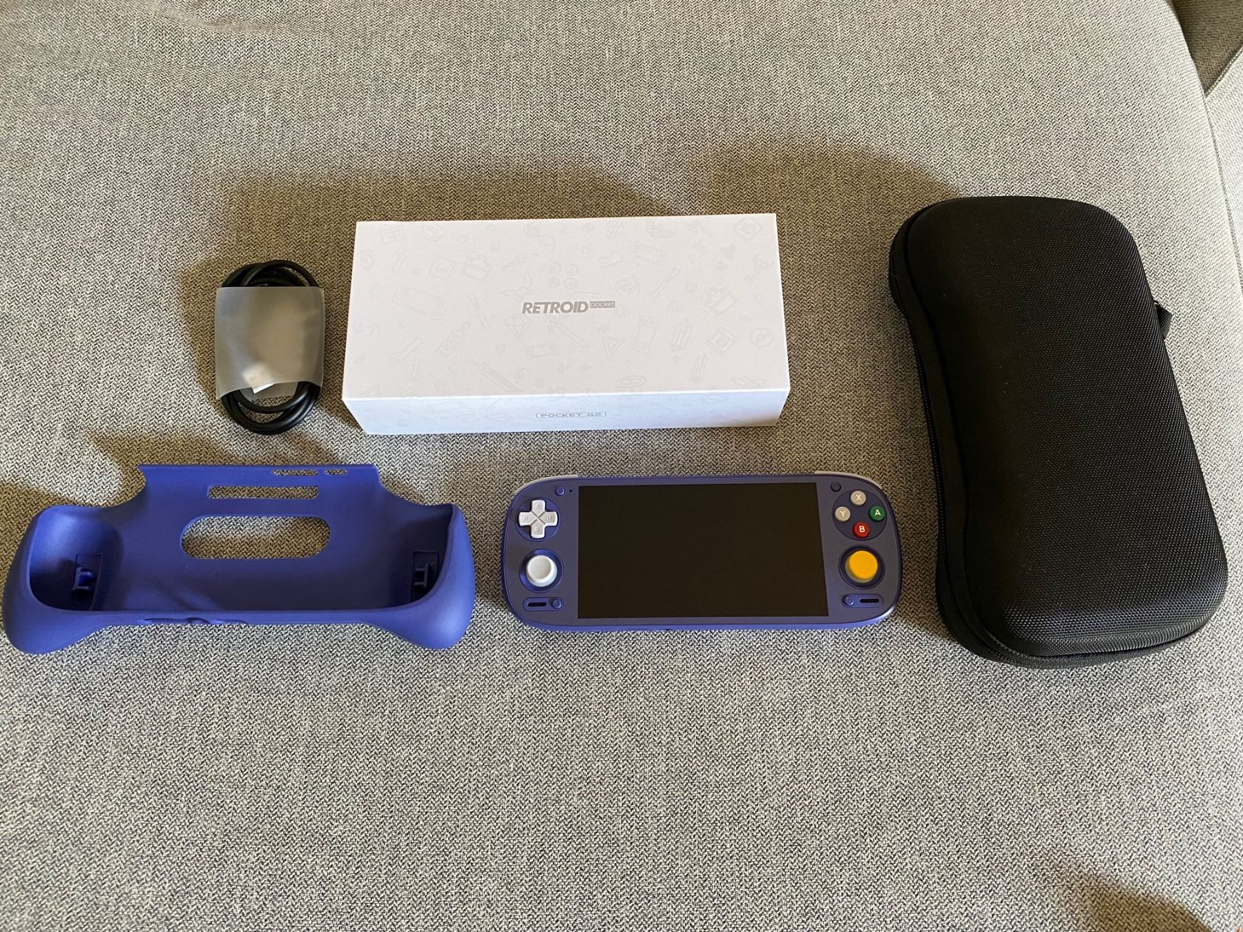 Retroid Console: Retroid Pocket G2 + OVP + offizieller Grip + Case – Usato da Zürich venduto da acciardo