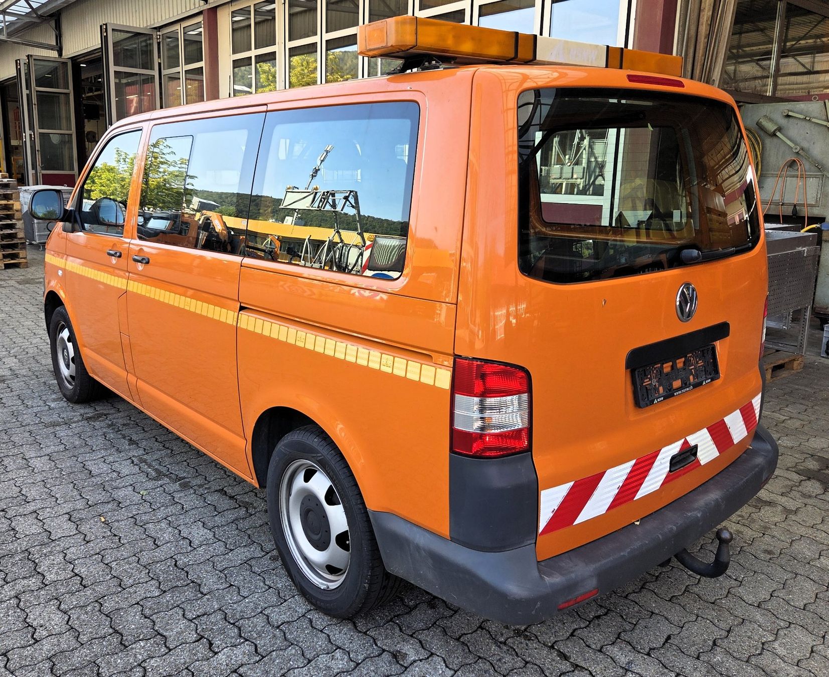 VW Veicoli commerciali: VW T5 Kombi TDI 4 Motion – Usato da Sissach venduto da ein_xz27 4