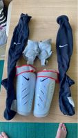 Nike Fussball Set: Schienbeinschoner, Stulpen, Unterzieher