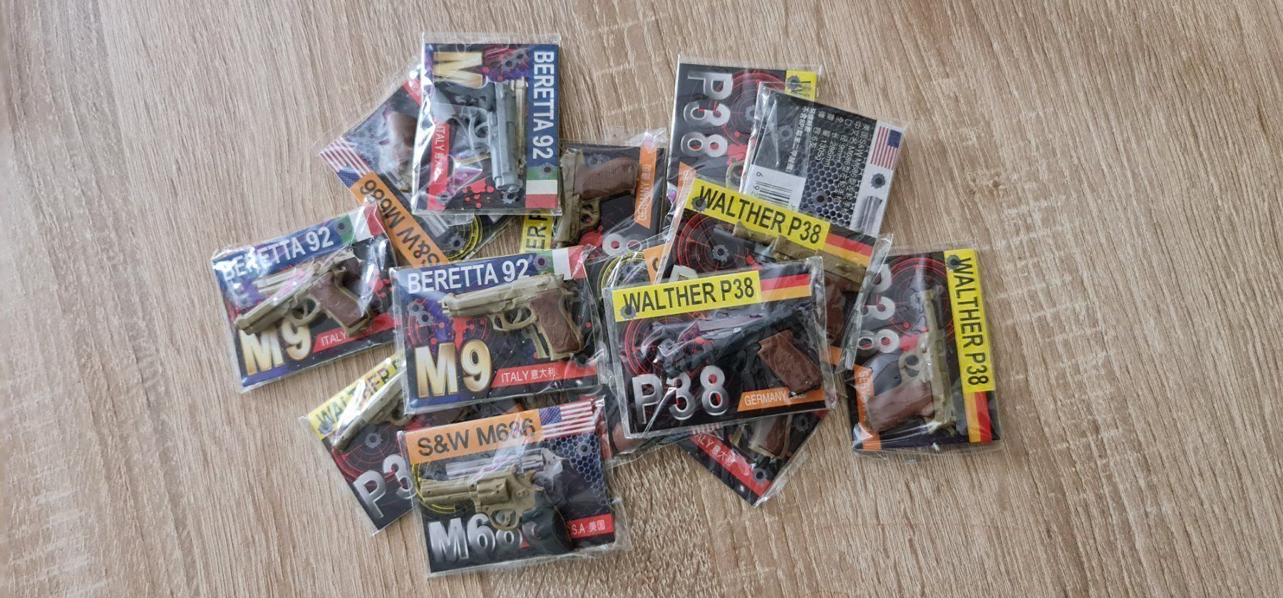 Matite, matite colorate & gessi: 3stk Radiergummi S&W Beretta P38 Pistole – Nuovo e nell'imballaggio originale da Effretikon venduto da easyjones 7
