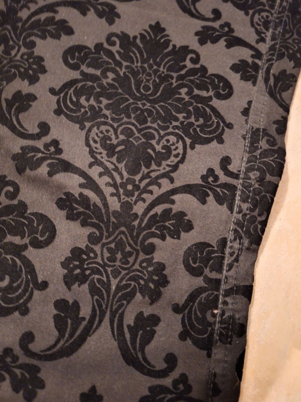 Pantaloni: Hose im Ausbrennerstil. Samtblumen – Usato da Rheinfelden venduto da Cleopatra2000 1
