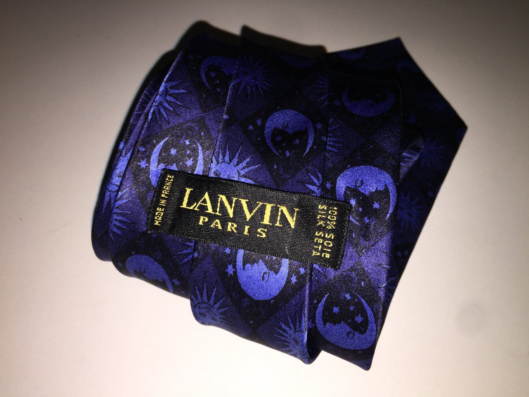 Lanvin Cravatte: LANVIN Cravate en soie / Seiden Krawatte – Usato da Cossonay-ville venduto da Super-Price-Quality 7