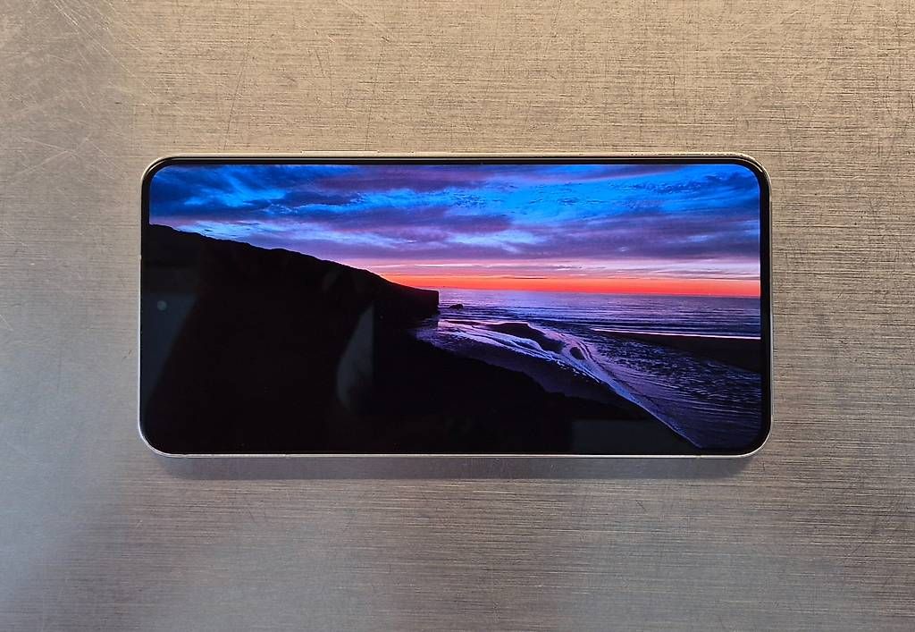 Samsung Telefoni cellulari / Smartphones: Samsung Galaxy S22 (Phantom White, Dual SIM, 5G) – Usato da Islisberg venduto da Dcotting 2