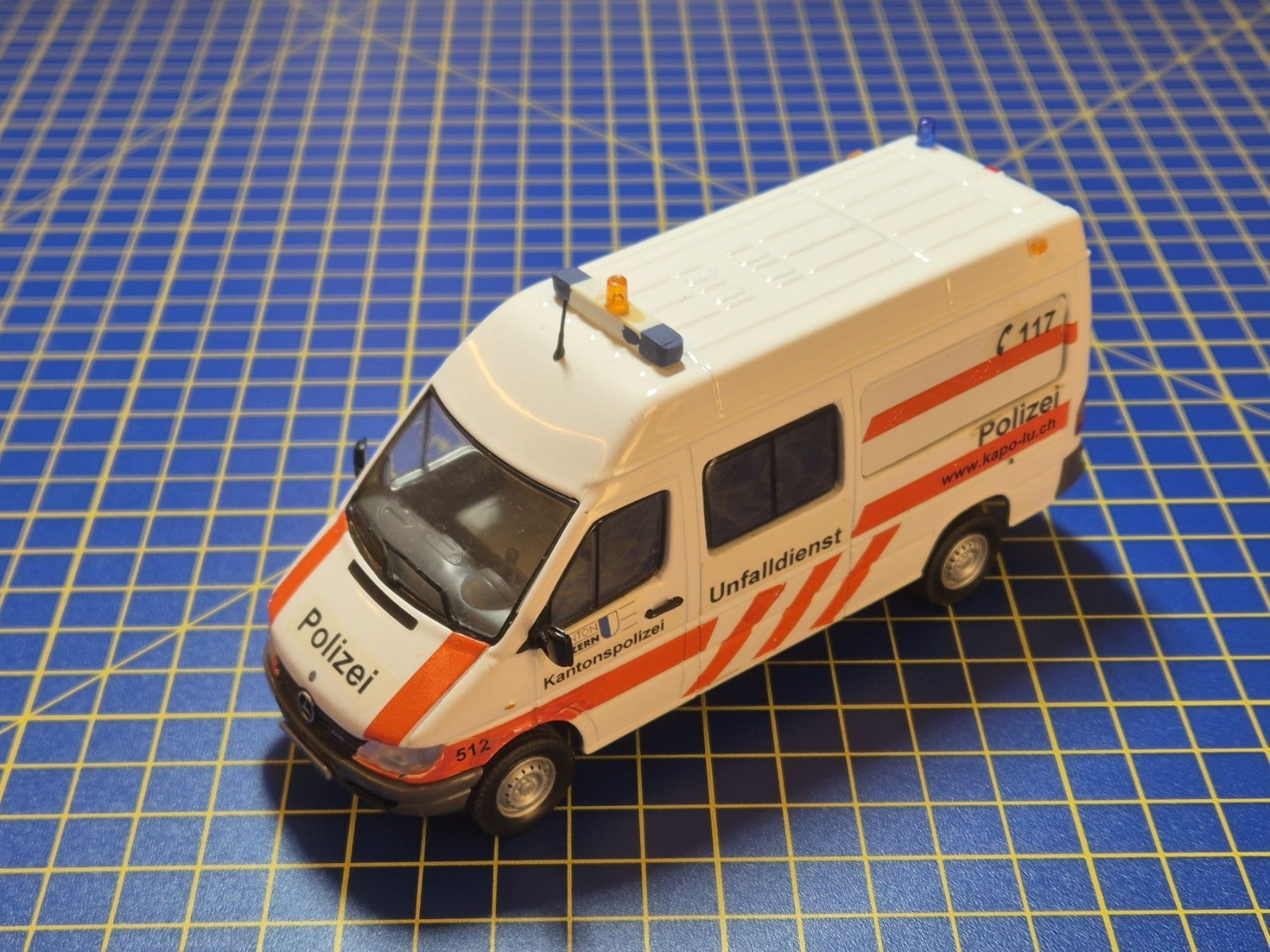 Mercedes-Benz Modellini d'auto: Mercedes Sprinter Luzerner Polizei 1:43 – Usato da Lachen SZ venduto da myr_qk5y