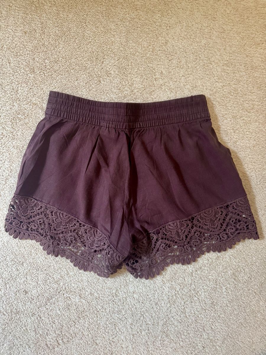 H&M Hosen: H&M Shorts, bordeauxrot, Gr. 34 – Gebraucht aus Zürich von tam_7z8v 1