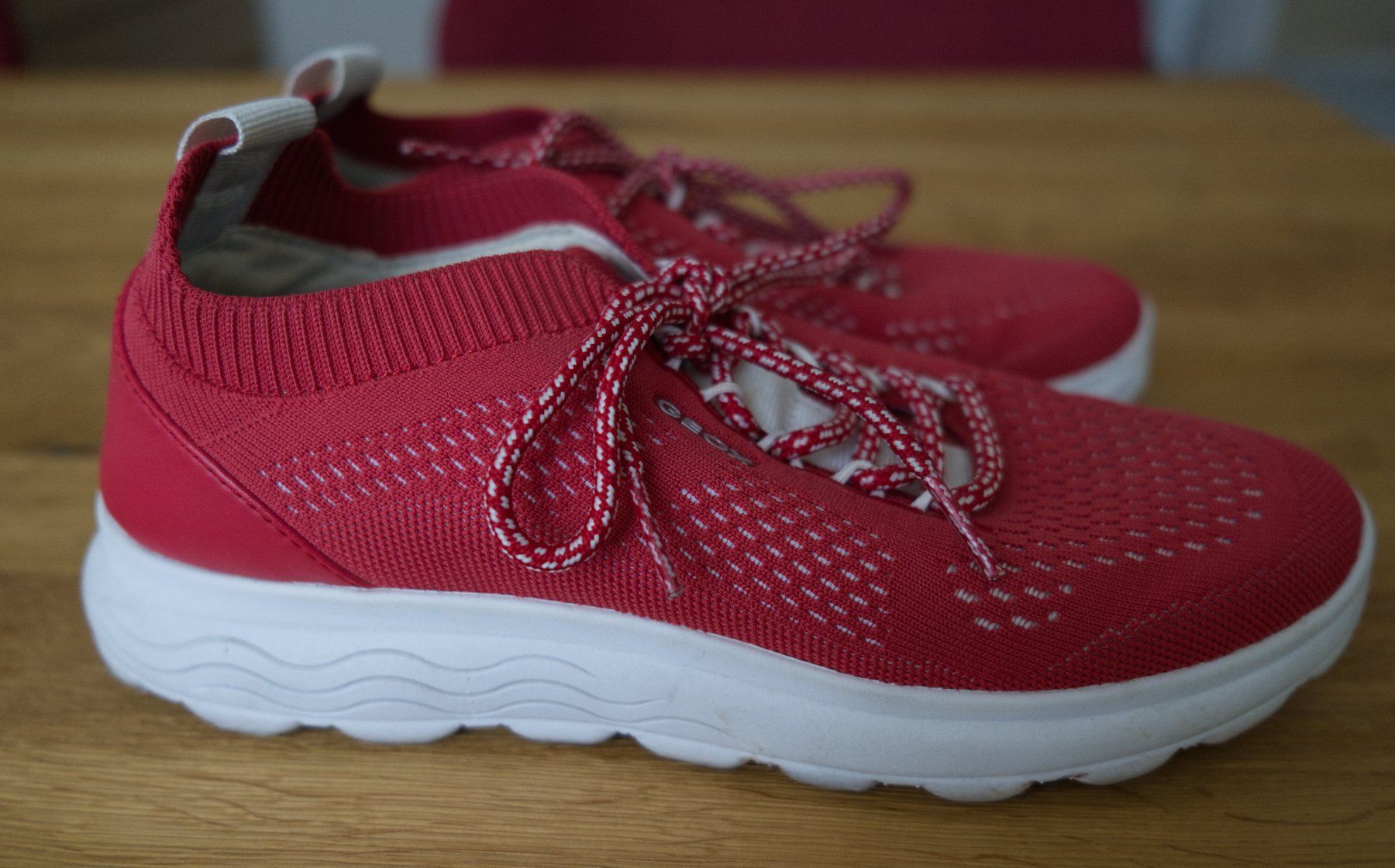 Geox Chaussures femmes: Geox Sneaker Rot Damen Gr. 37 – D'occasion à Basel par Verkauf_Aral 1