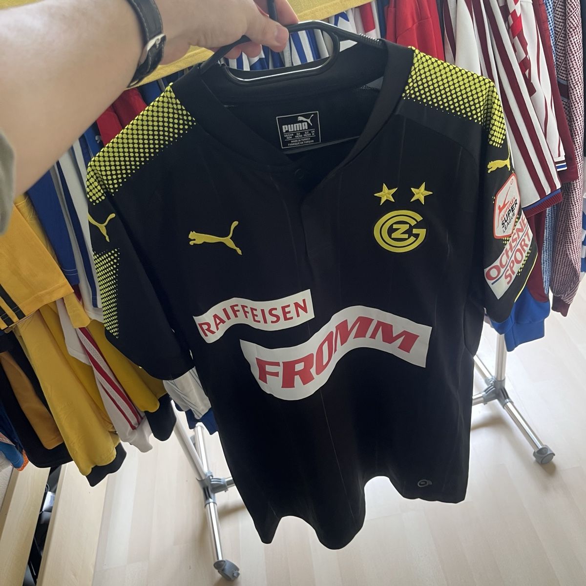 Puma Canottiere & Pantaloni: Matchworn Trikot Grasshoppers Puma Gjorgjev – Usato da Winterthur venduto da LaBodega