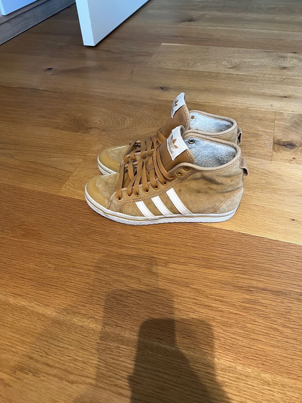 Scarpe da donna: Adidas Winterschuhe Beige Grösse 38 – Usato da Dürrenäsch venduto da Fonsi_12 2